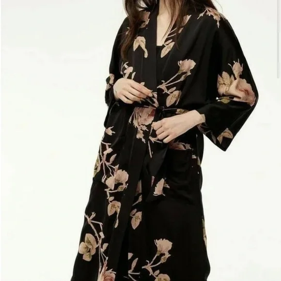 Wilfred Floral Beige Robe - Picture 4 of 16